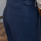 ELIAS | Klassische High-Waist Hose mit Schnallenverschluss